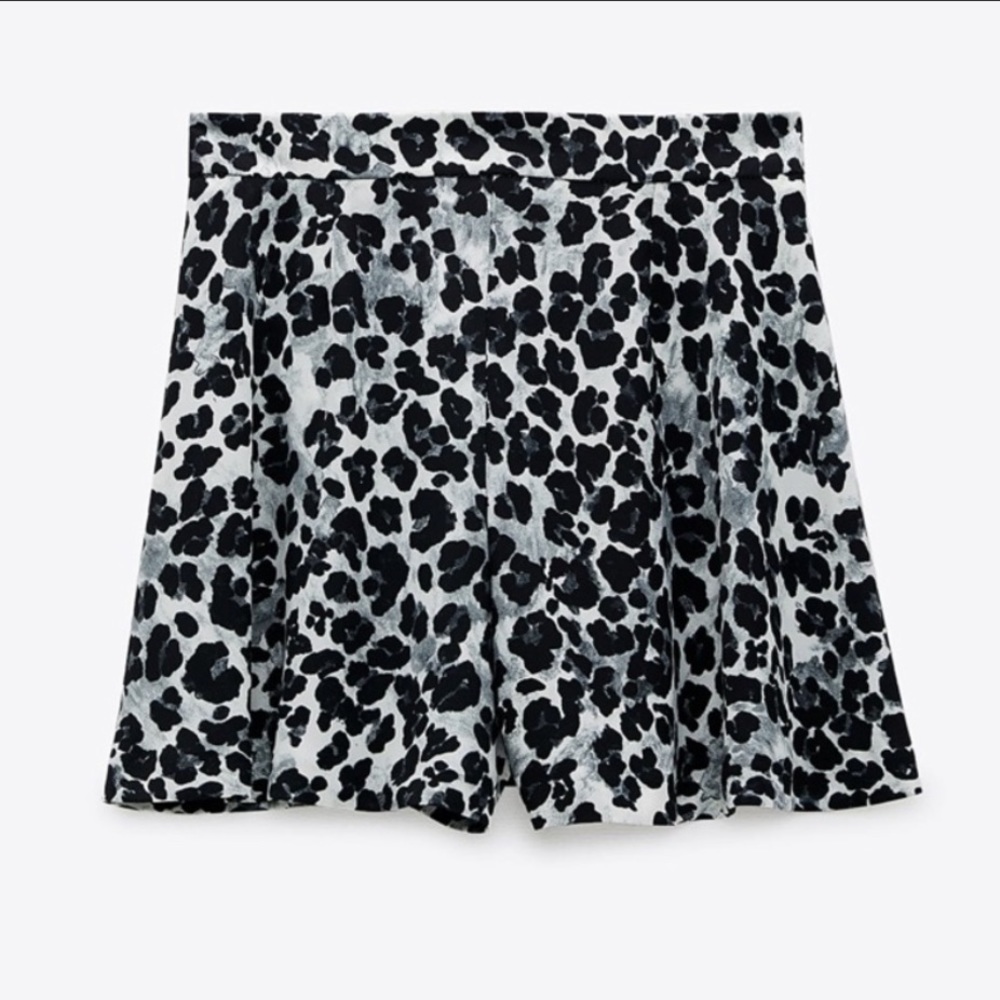 Zara // Leopard Flowy Shorts
